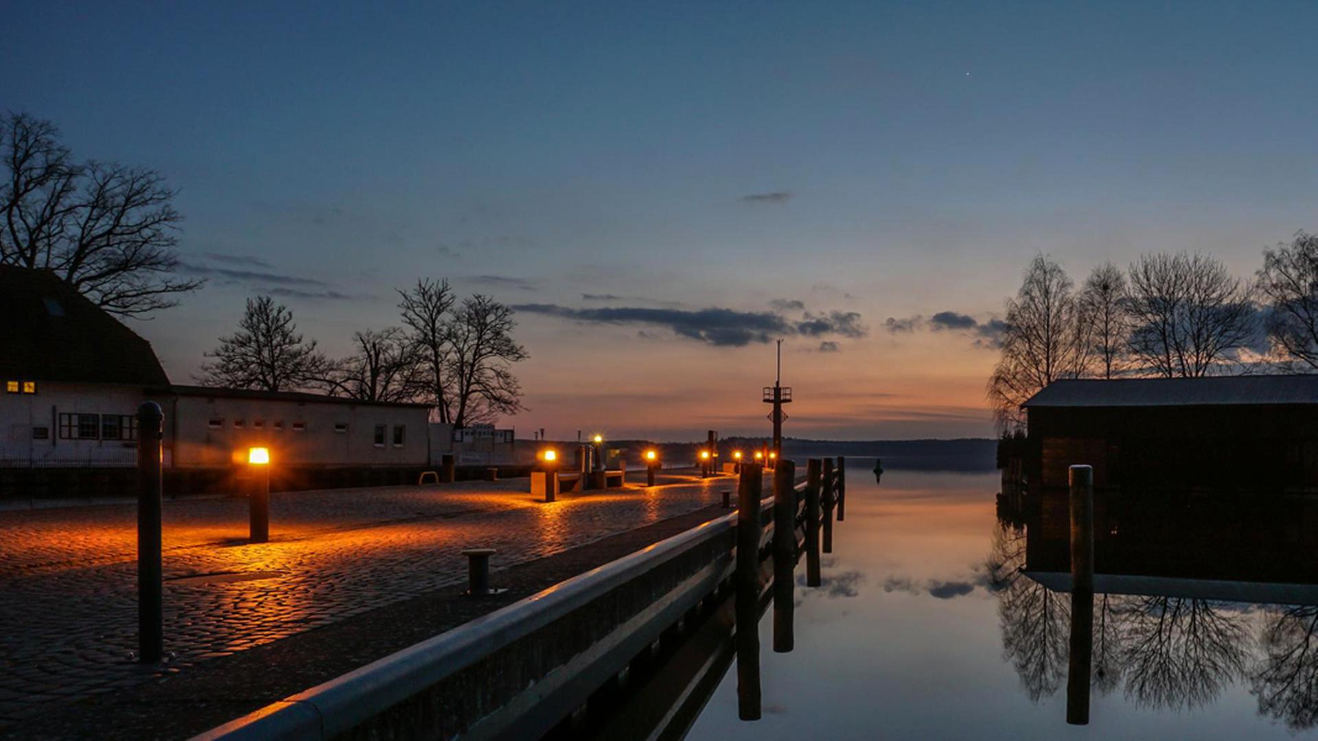 Polizei und Feuerwehr suchen in Neustrelitz unbekannte Person