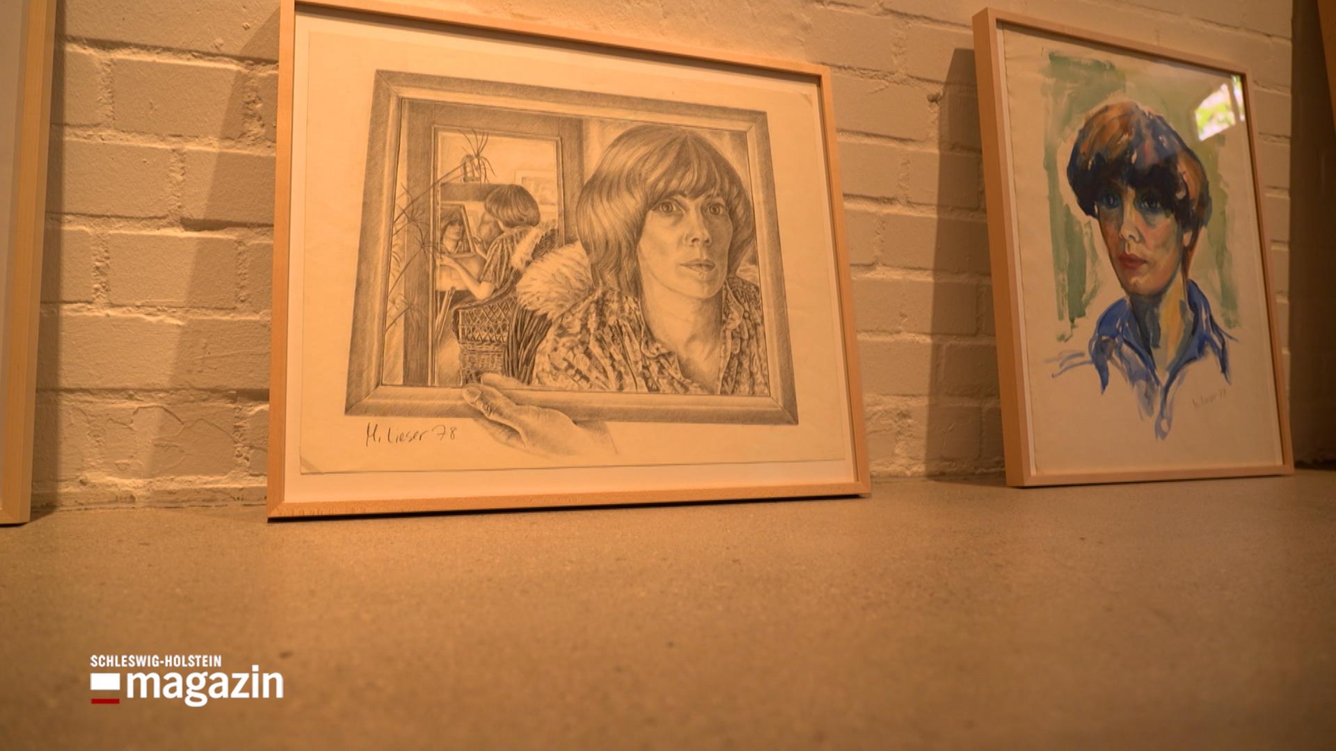 Bilder von Margret Lieser lehnen an einer Wand | NDR