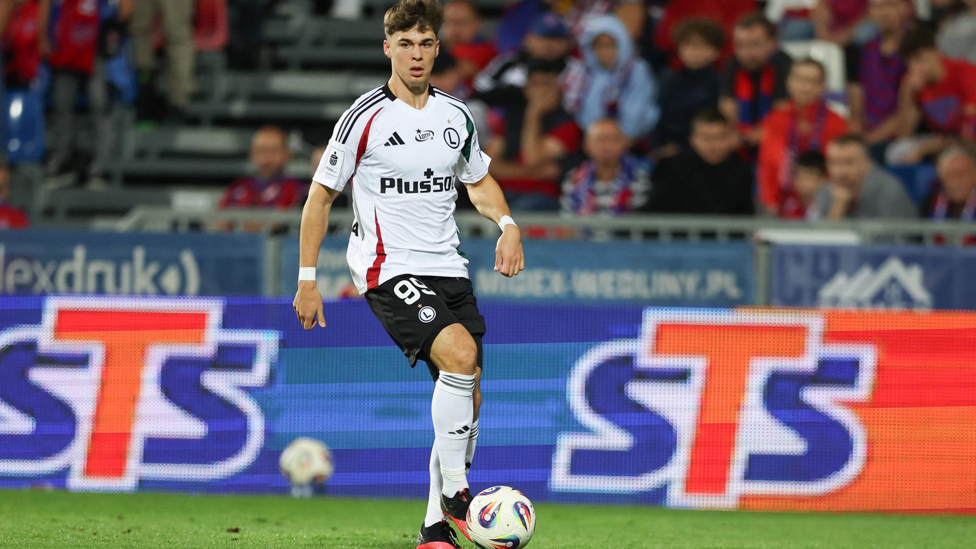 Noah Weißhaupt, Zugang bei Hannover 96, im Trikot von Legia Warschau | IMAGO/ZUMA Press Wire