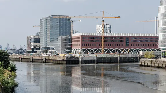 Blick auf die Baustelle des Westfield-Einkaufszentrums in der Hafencity.