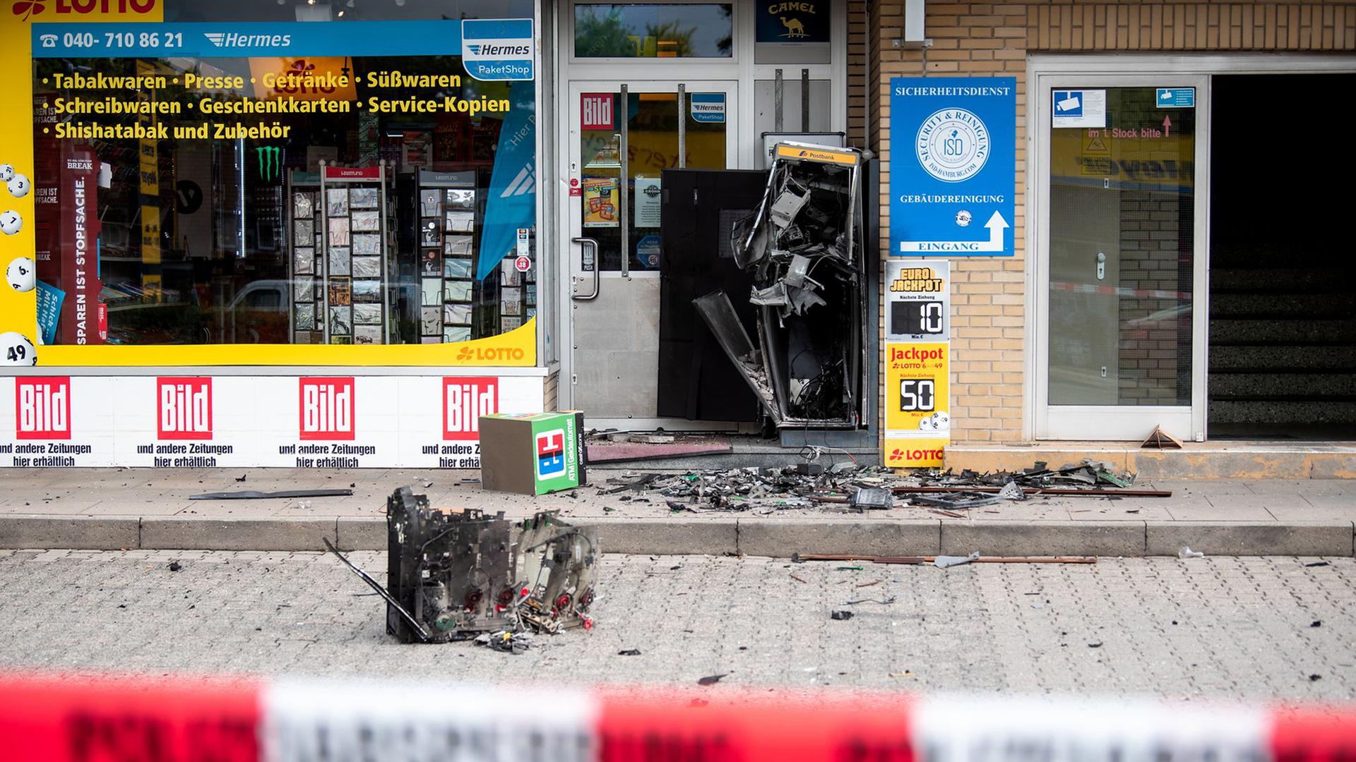 Geldautomat in Glinde gesprengt: Täter flüchten auf Fahrrädern