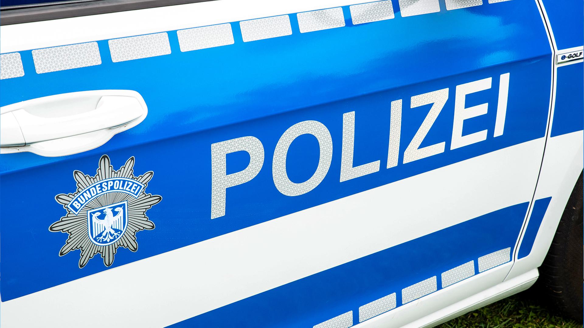 Bundespolizei: Detailaufnahme eines deutschen Polizeiwagens | Smarterpix/AndreyPopov