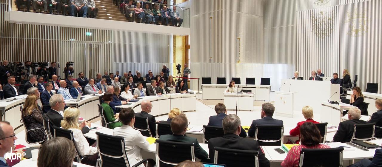 Konstituierende Sitzung des Schweriner Landtags, Blick ins Plenum