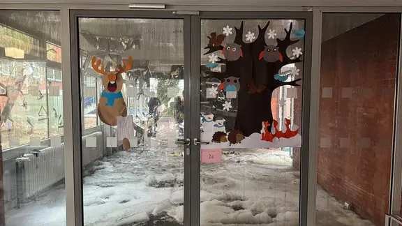 Ein Groß·brand hat Teile von einer Grundschule in Hannover zerstört.