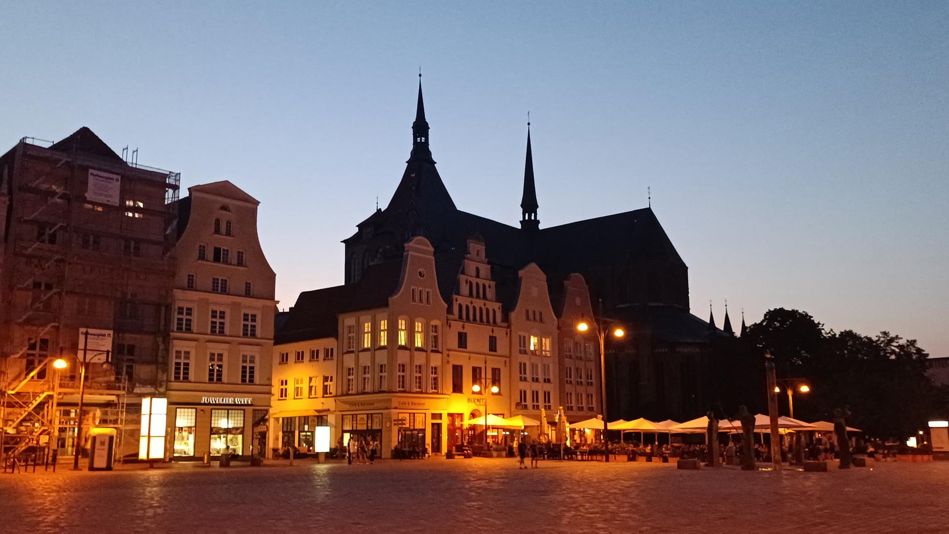 Rostock: Schaufenster-Ausstellung zum Stadtgeburtstag