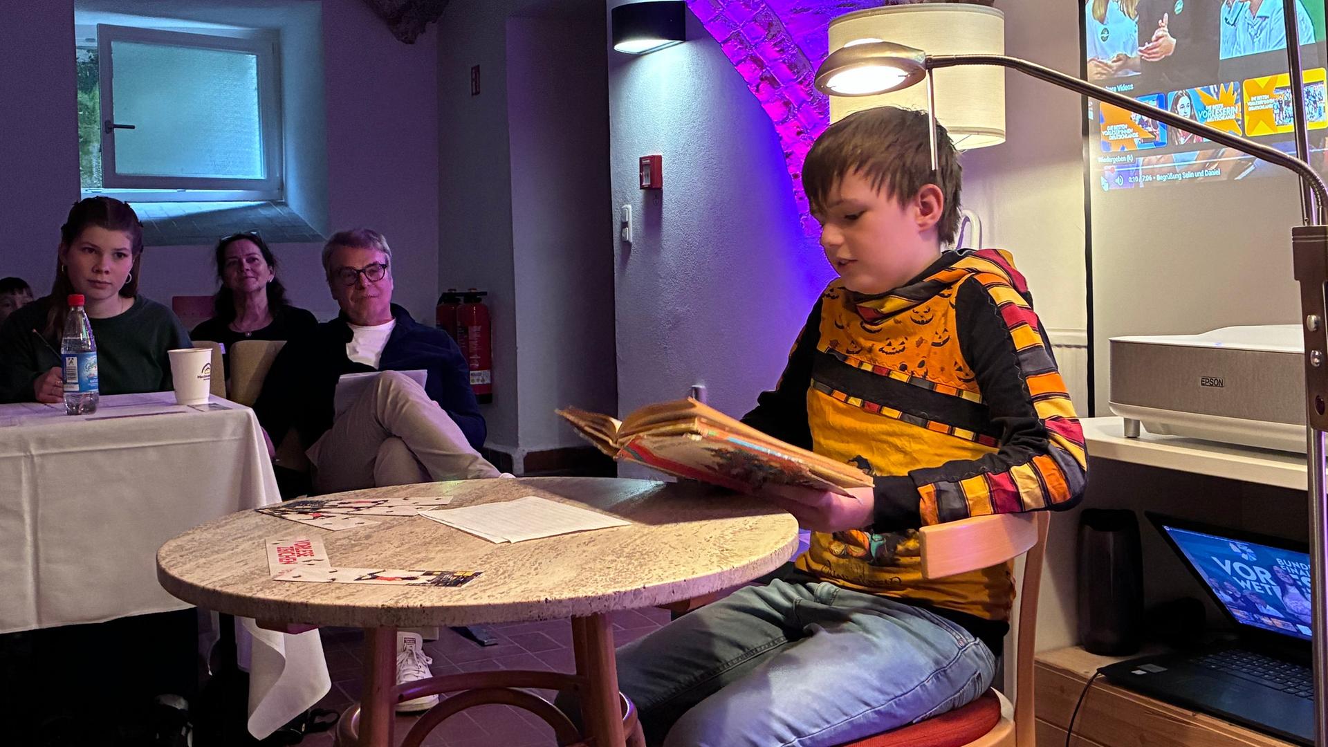 Greifswald: Theodor Killer überzeugt beim Vorlesewettbewerb