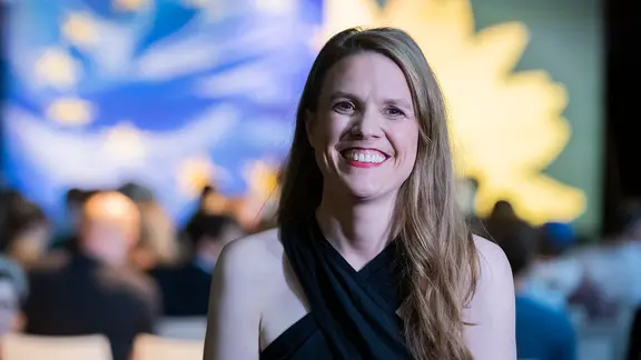 Terry Reintke, deutsche und europäische Spitzenkandidatin von Bündnis90/Die Grünen für die Europawahl 2024, bei einer Wahlkampfveranstaltung.