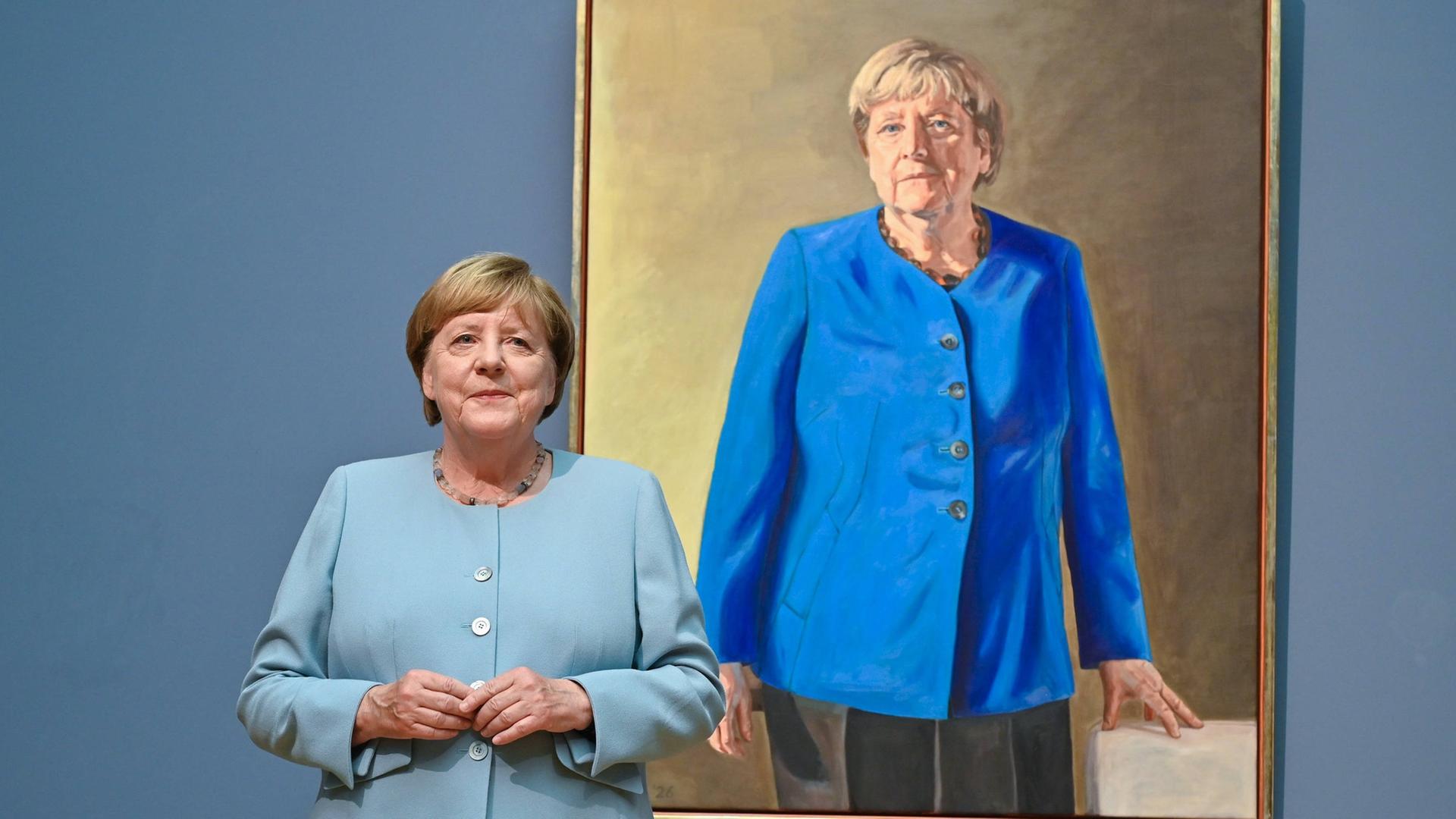Merkels Staatsporträt enthüllt: Bescheidene Insignien - große Aussage