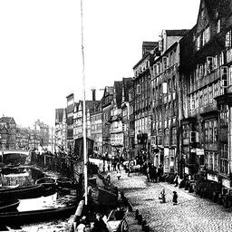 Blick in das Kehrwiederviertel mit Brooksbrücke vor dem Bau der Speicherstadt um 1883