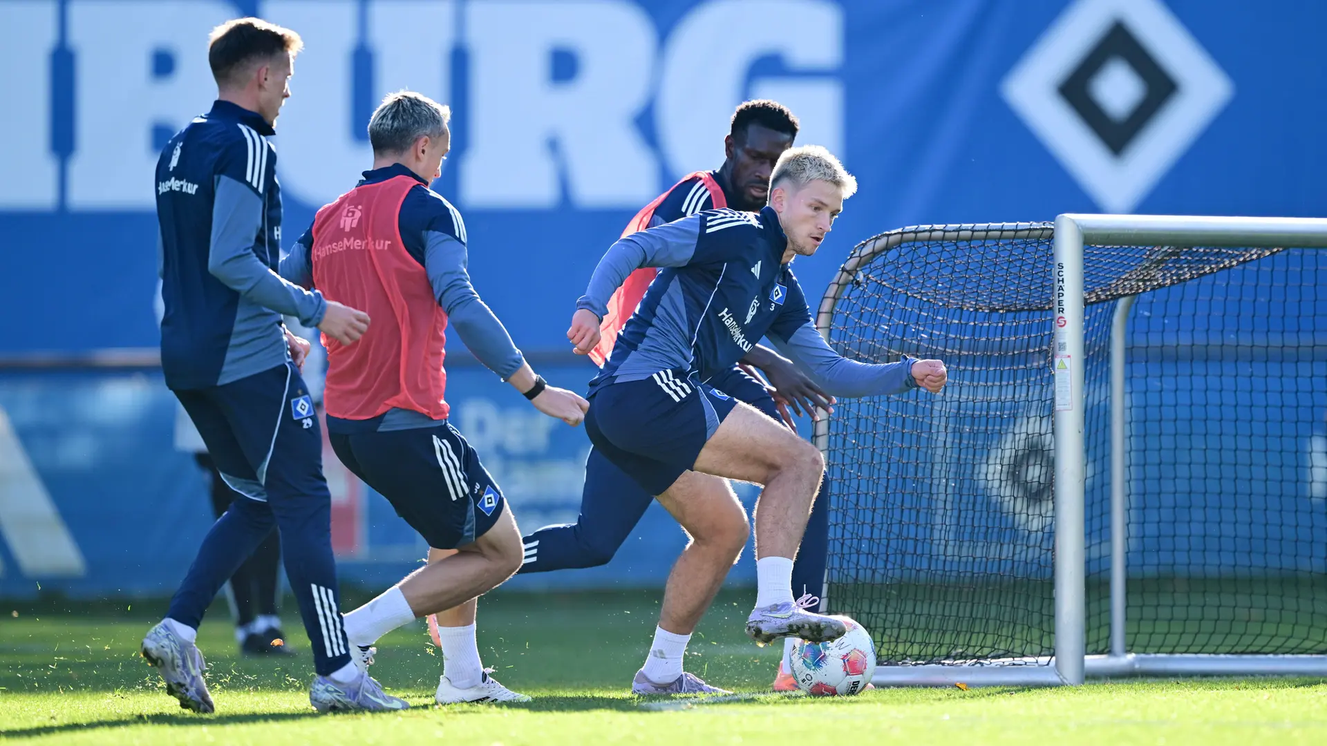 HSV begnadigt Katterbach - Verteidiger zurück im Profitraining