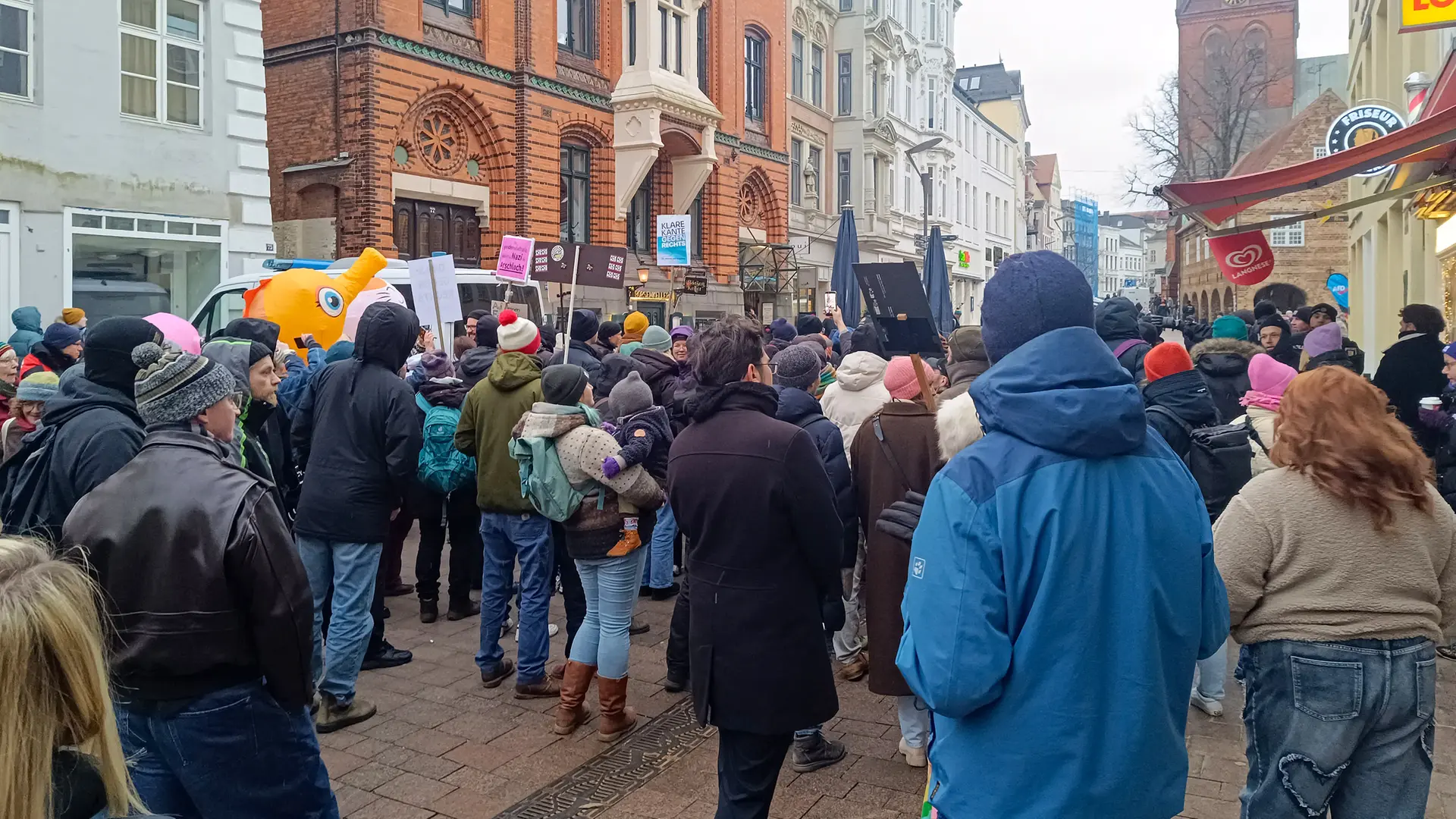 Flensburg: Demos gegen Rechtsextremismus und gegen Gewalt an Frauen
