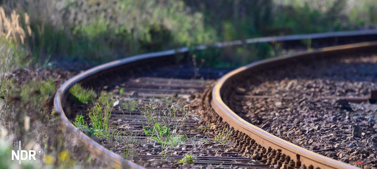 Bahnschienen in Nahaufname | Jens Büttner/dpa-Zentralbild/dpa, Jens Büttner/dpa-Zentralbild/dpa Bahnschienen in Nahaufname