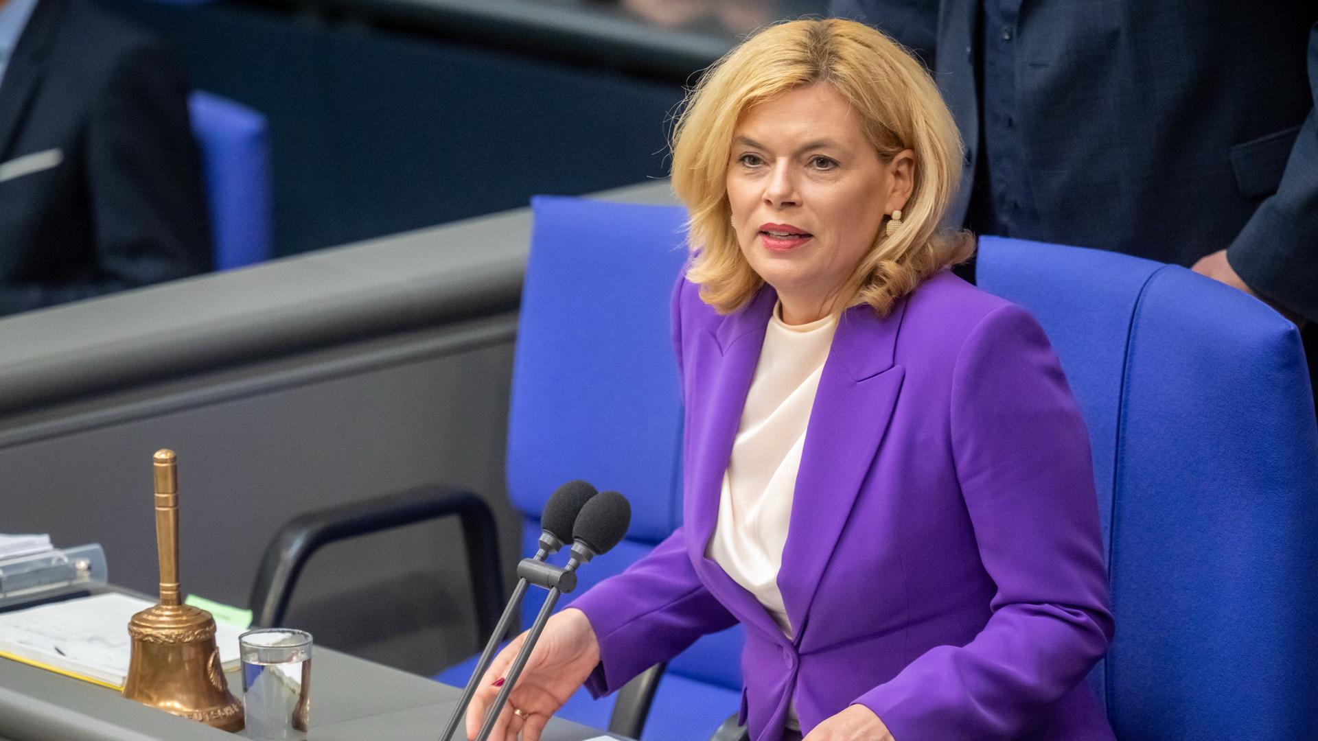 Sommerparty bei "Nius"-Förderer? Schwerin-SPD fordert Klöckner-Rücktritt