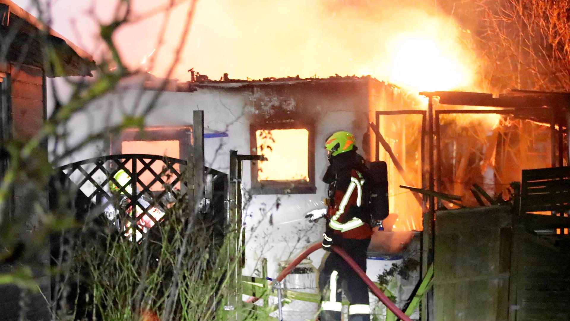 Feuer in Wolgast: Laube brennt in Gartensparte nieder