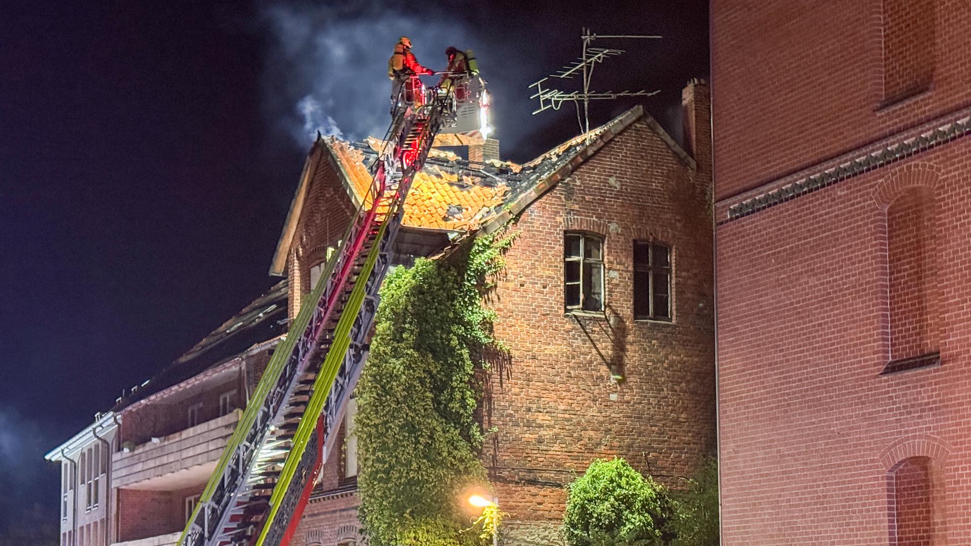 Häuser fangen in Lüneburg Feuer: Eine Million Euro Schaden