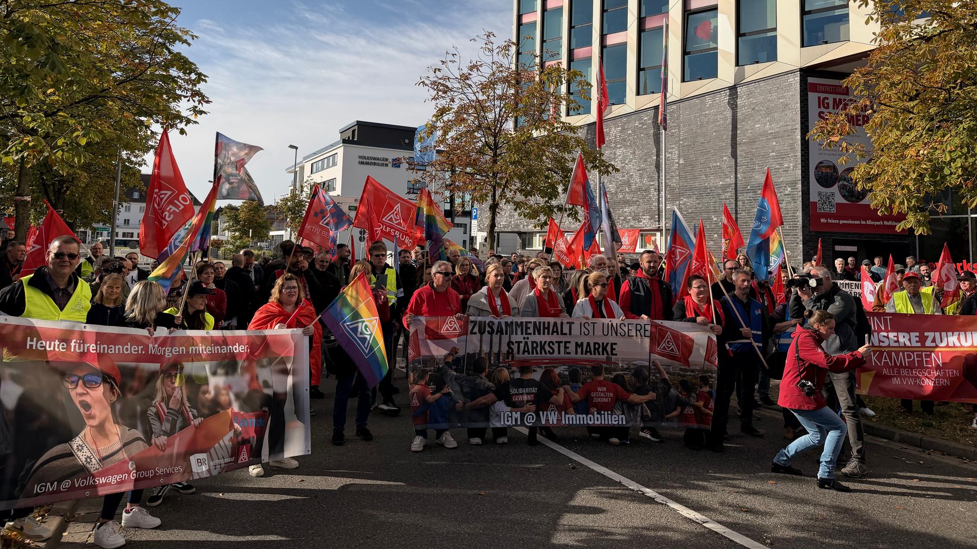 Protestaktion in Wolfsburg zum Erhalt der Jobs in der Automobilbranche. | Lydia Callies