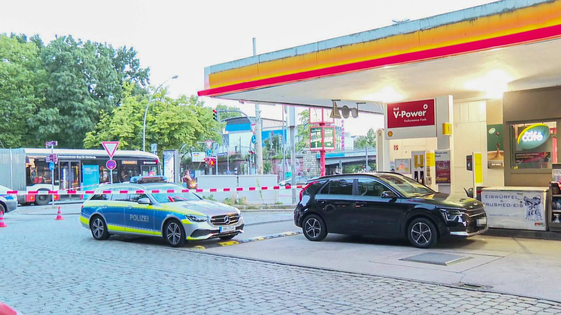 Polizei Hamburg: Zivilfahnder am Bahnhof Dammtor bestohlen