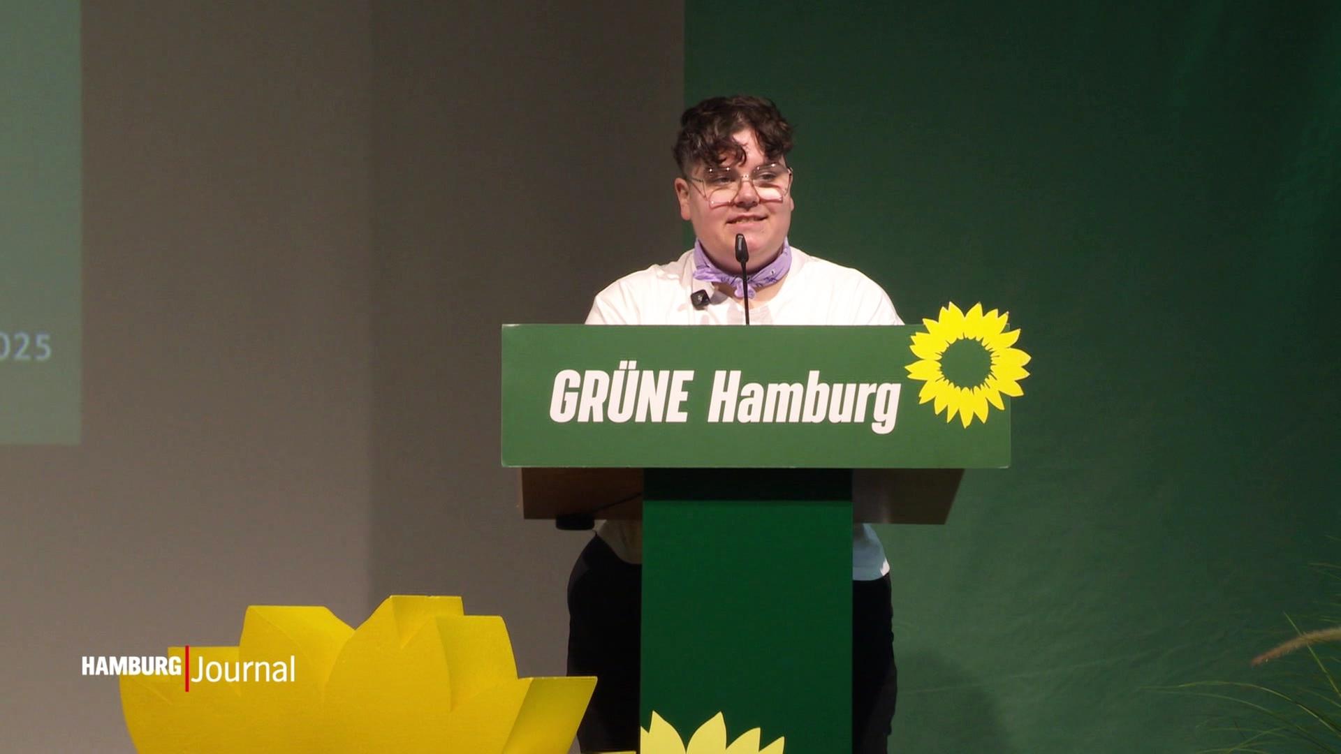 Carro Göbel der grünen Jugend spricht auf der Bühne. | Screenshot