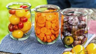 Durch Einwecken Obst und Gemüse haltbar machen