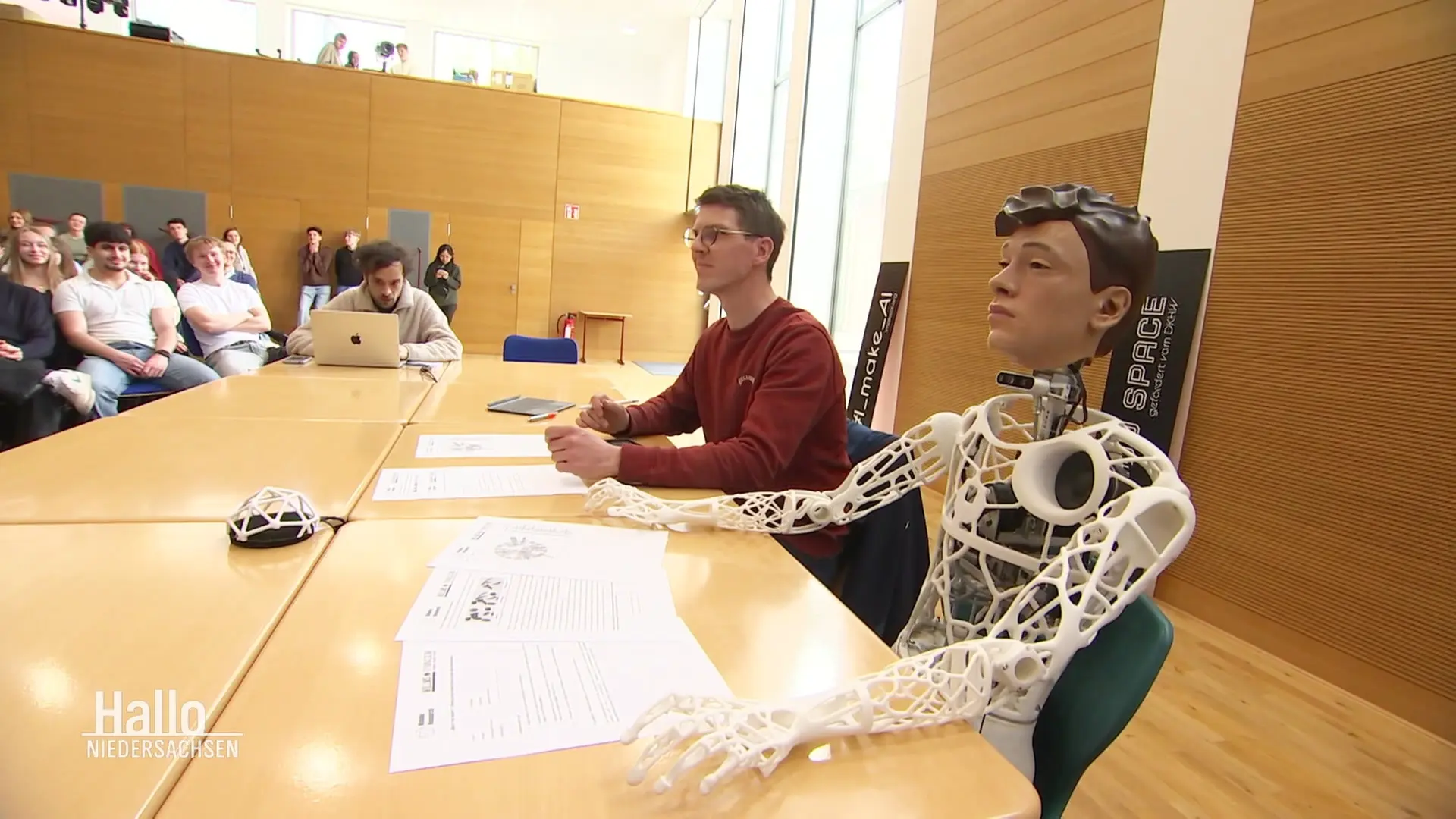 Delmenhorst: KI-Roboter nimmt Abiturprüfungen ab