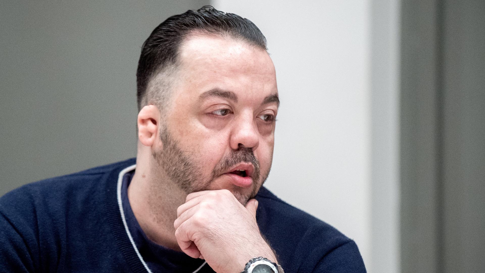 Der wegen Mordes verurteilte ehemalige Krankenpfleger Niels Högel sitzt im Gerichtssaal.  | picture alliance / dpa, Hauke-Christian Dittrich