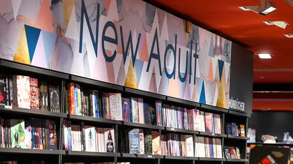 New-Adult-Romane: Wer sollte das eigentlich lesen drfen? | ndr.de