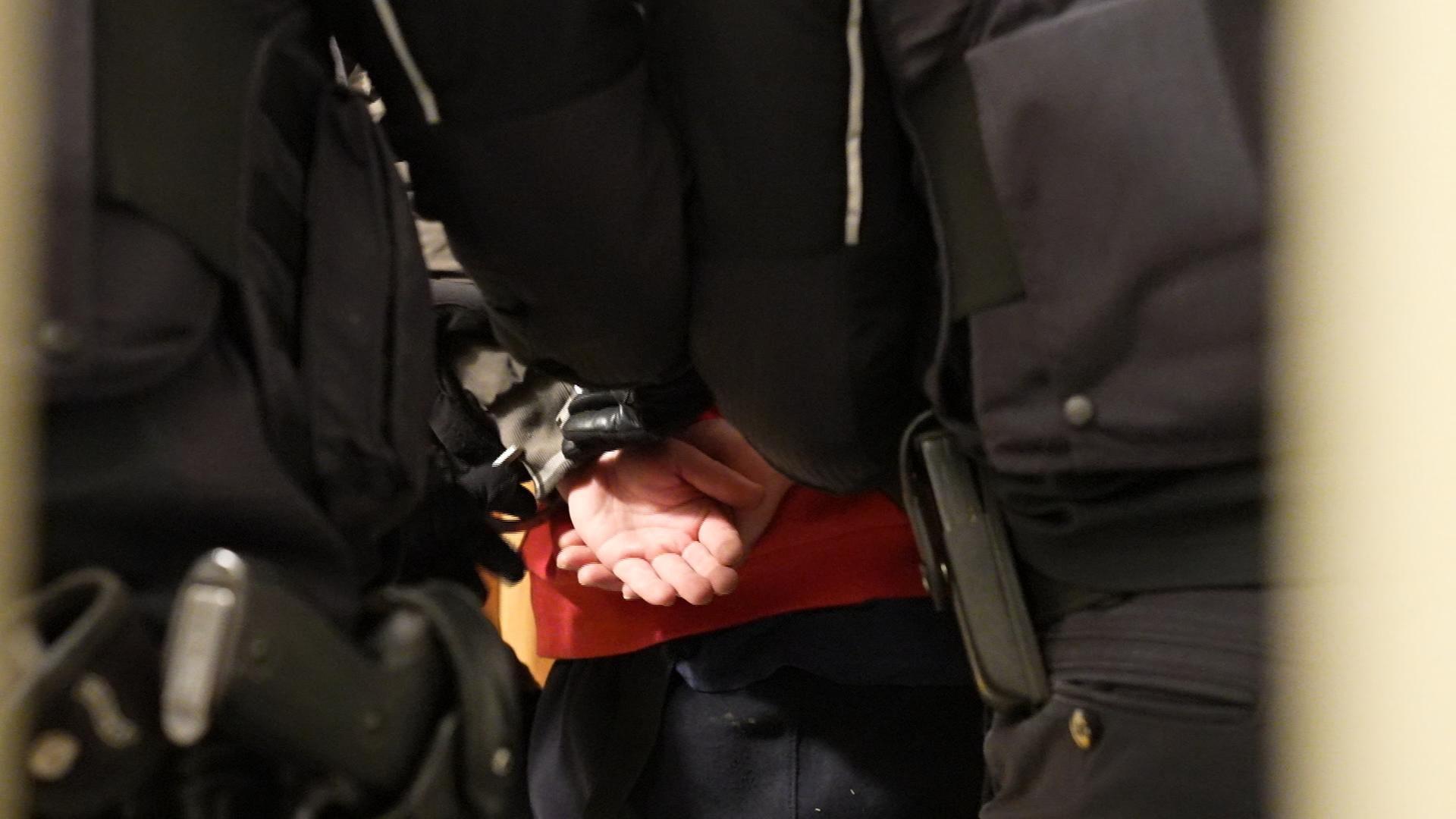 Widerstand gegen Polizisten: Zwei Beamte in Schwerin verletzt