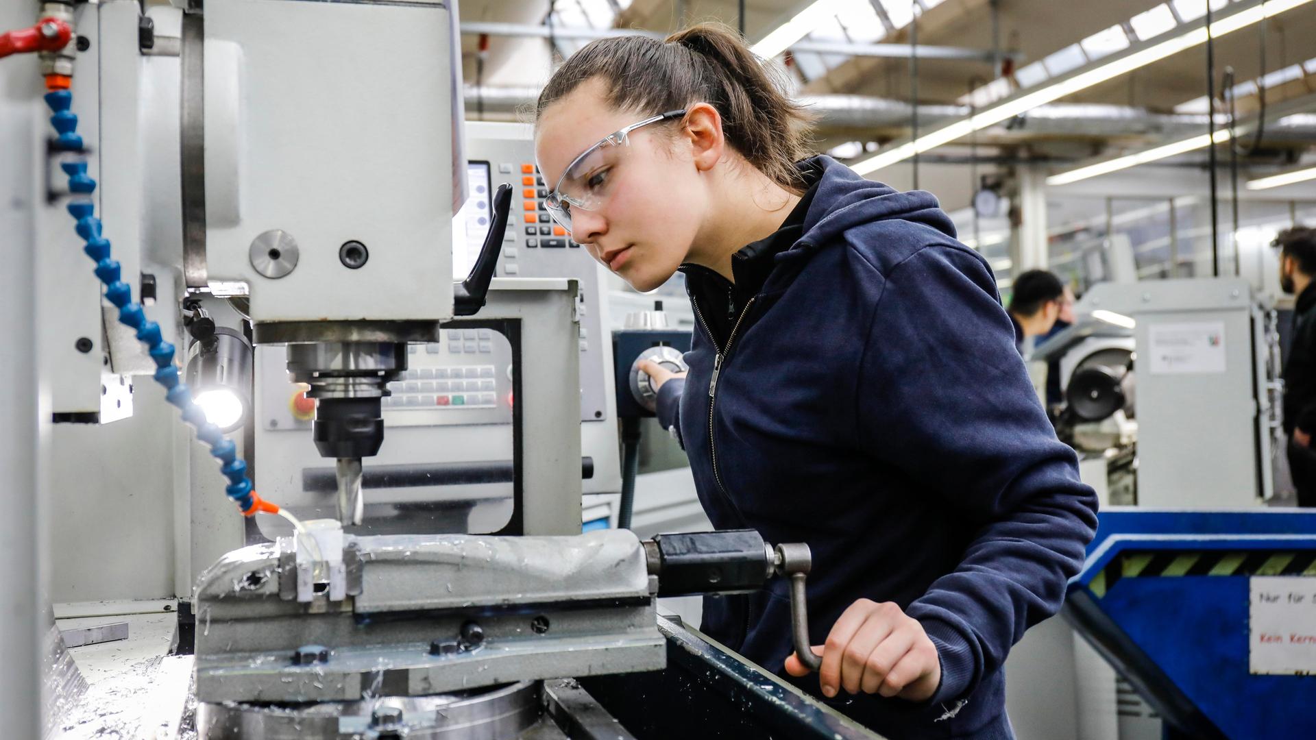 Viele Lehrstellen in Hamburgs Metall- und Elektrobetrieben bleiben frei