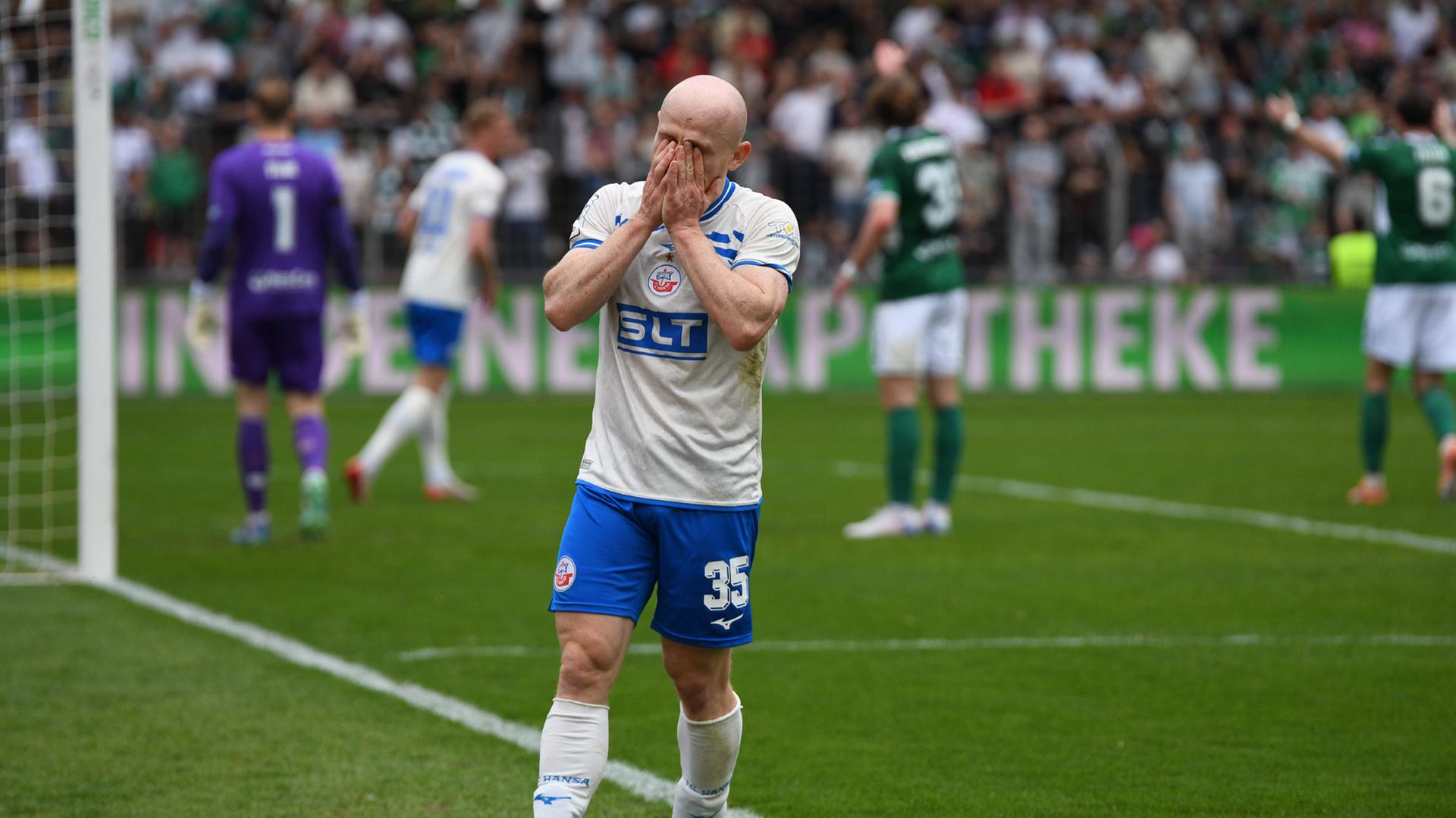 Spielszene Hansa Rostock - 1. FC Schweinfurt | IMAGO / PresseFoto Evans