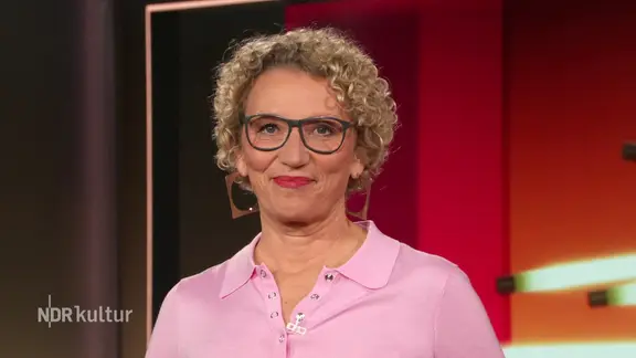 Julia Westlake moderiert NDR Kultur - Das Journal.