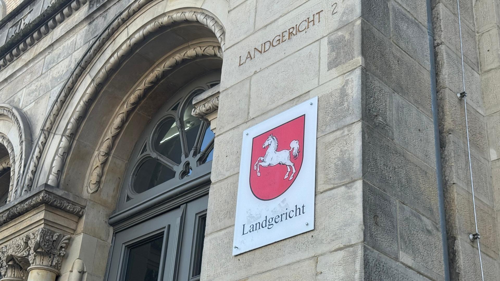 Gerichtsgebäude an einem sonnigen Tag | NDR/ Jannis Gulde