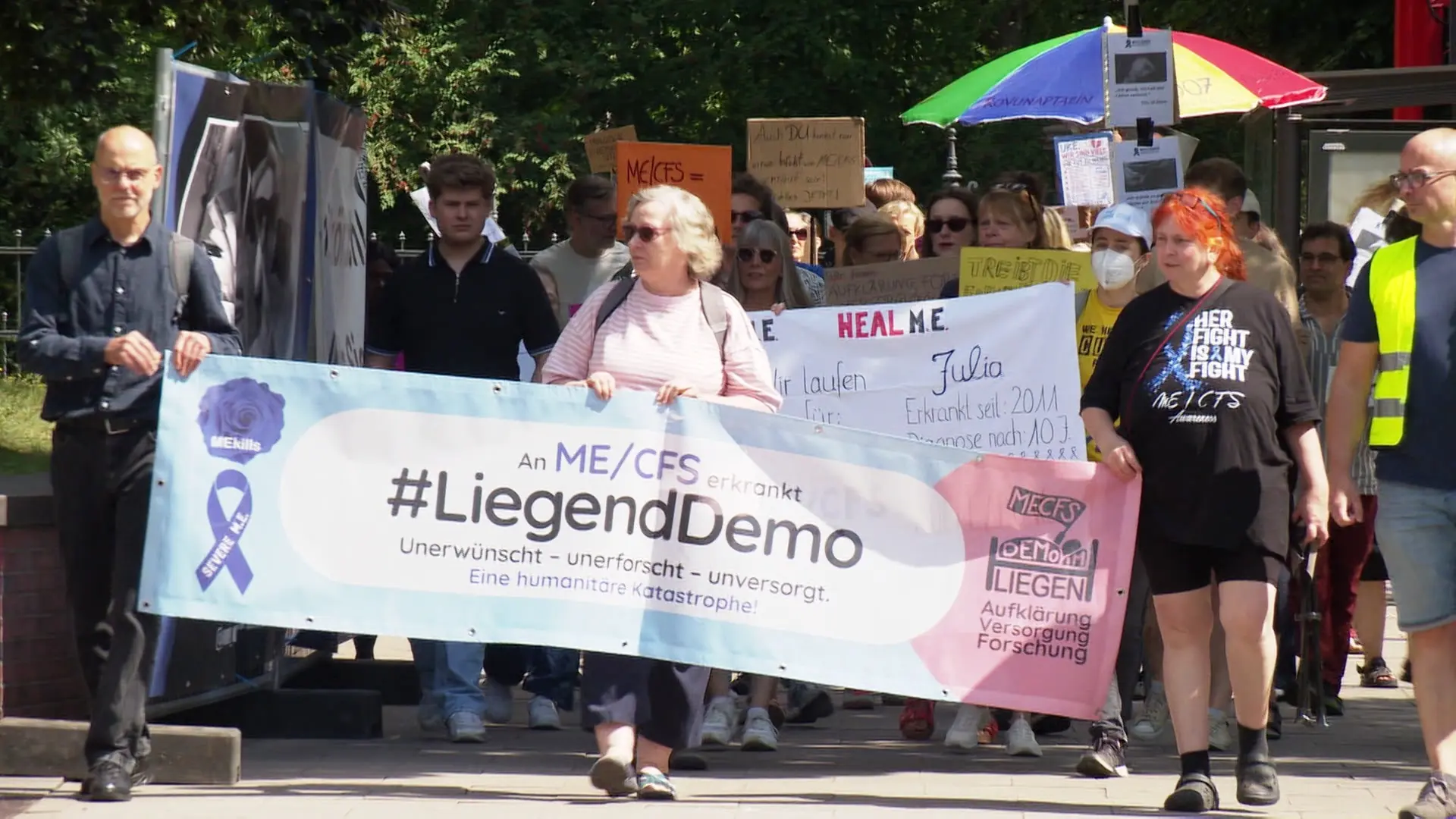 Liegenddemo am UKE: PAIS-Betroffene fordern bessere Versorgung und hoffen auf Unterstützung