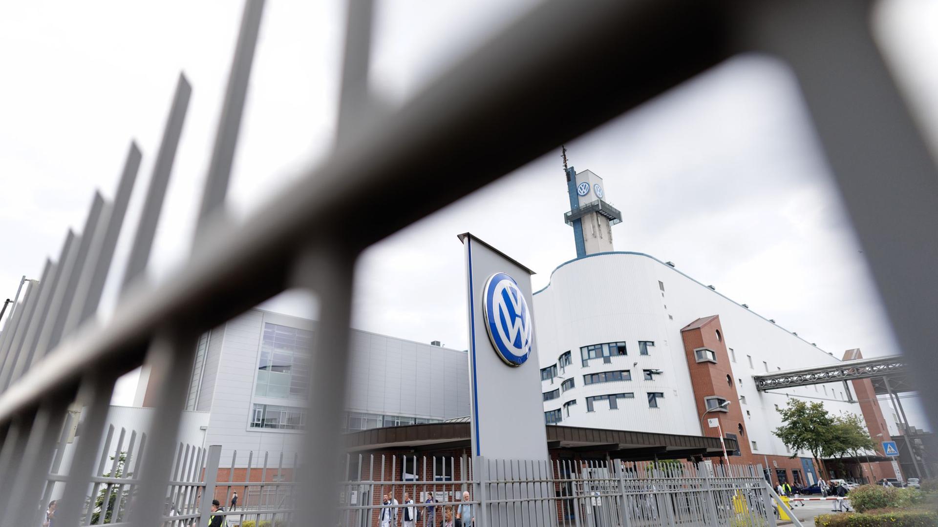 Blick auf das VW-Werk in Osnabrück. | dpa, David Ebener
