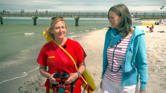 Heike Götz ist zu Besuch bei den Rettungsschwimmern in Prerow.