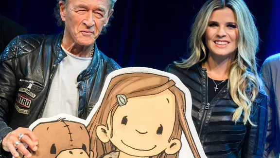 Der Musiker Peter Maffay und seine Frau Hendrikje Balsmeyer bei der Vorstellung ihre Famlienmusicals "Anouk"
