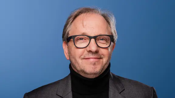 Porträtaufnahme von Olli Dittrich.