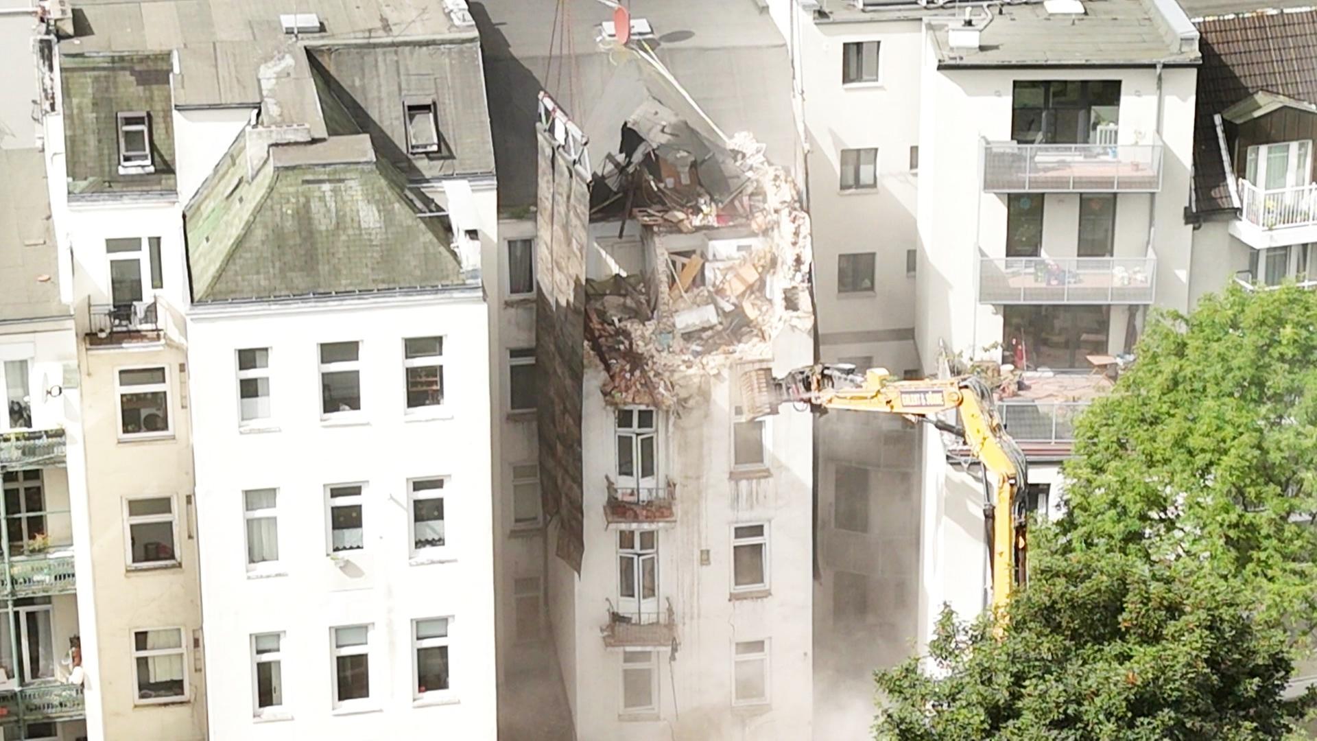 Einsturzgefährdetes Haus an Holstenstraße – Abriss vorerst beendet