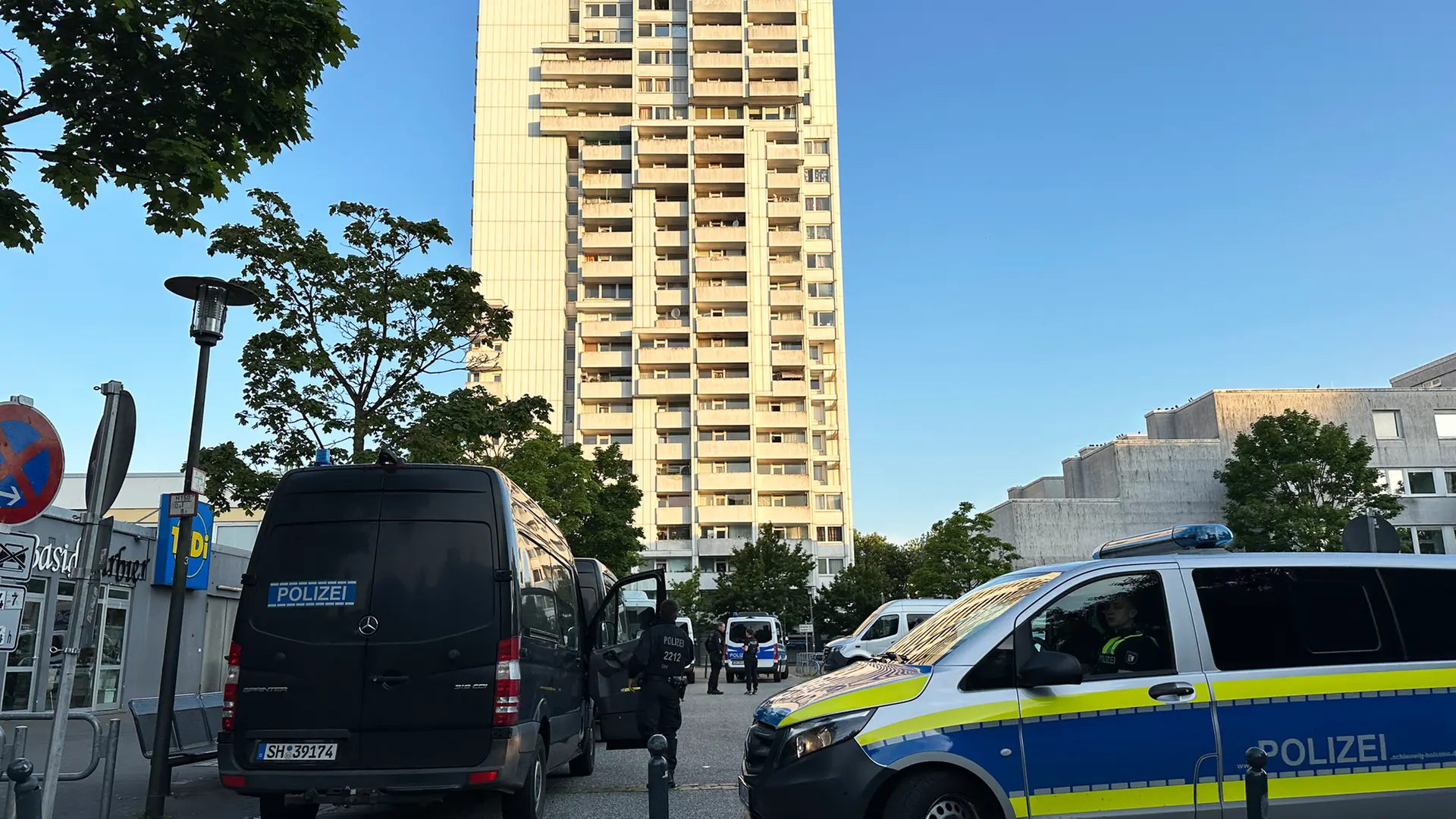 Kiel : Un suspect en détention provisoire après avoir lancé une pierre sur une voiture de police