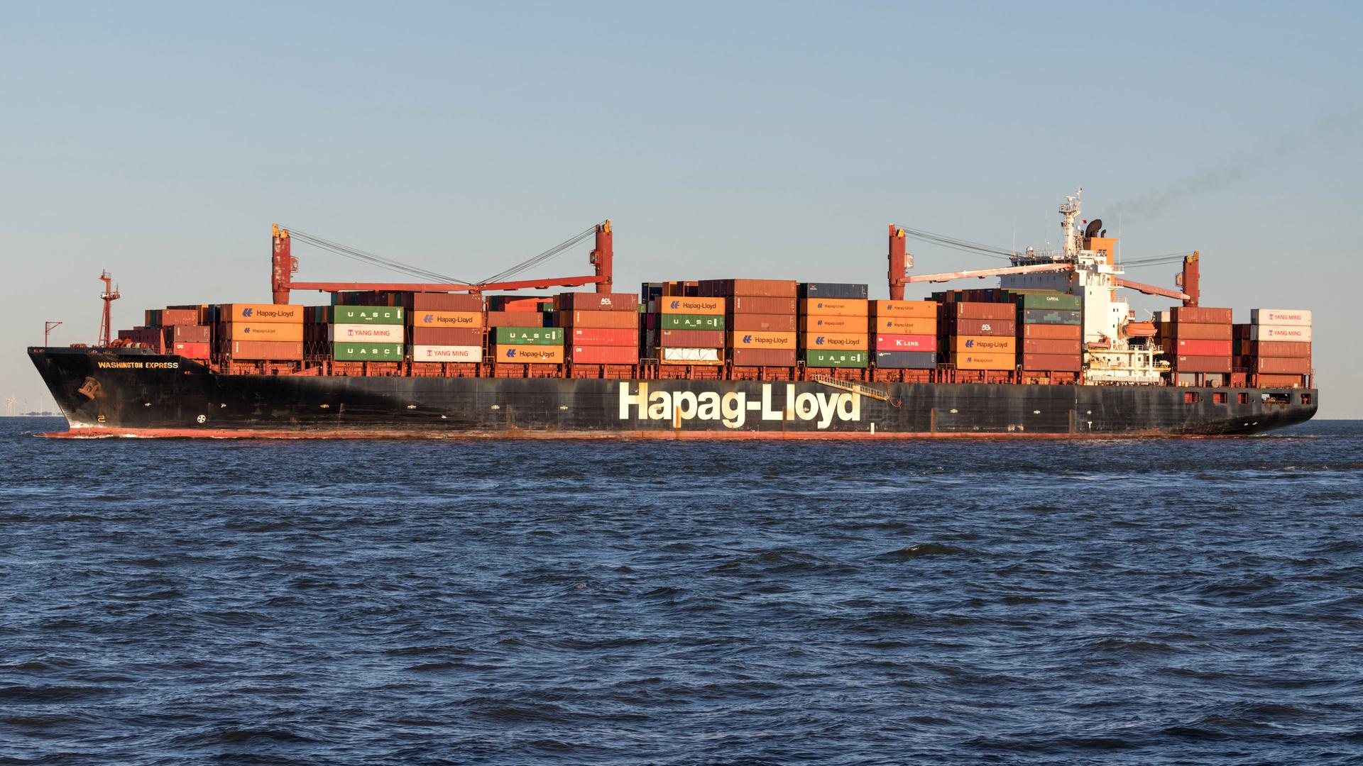 Containerschiff von Hapag-Lloyd im Persischen Golf getroffen