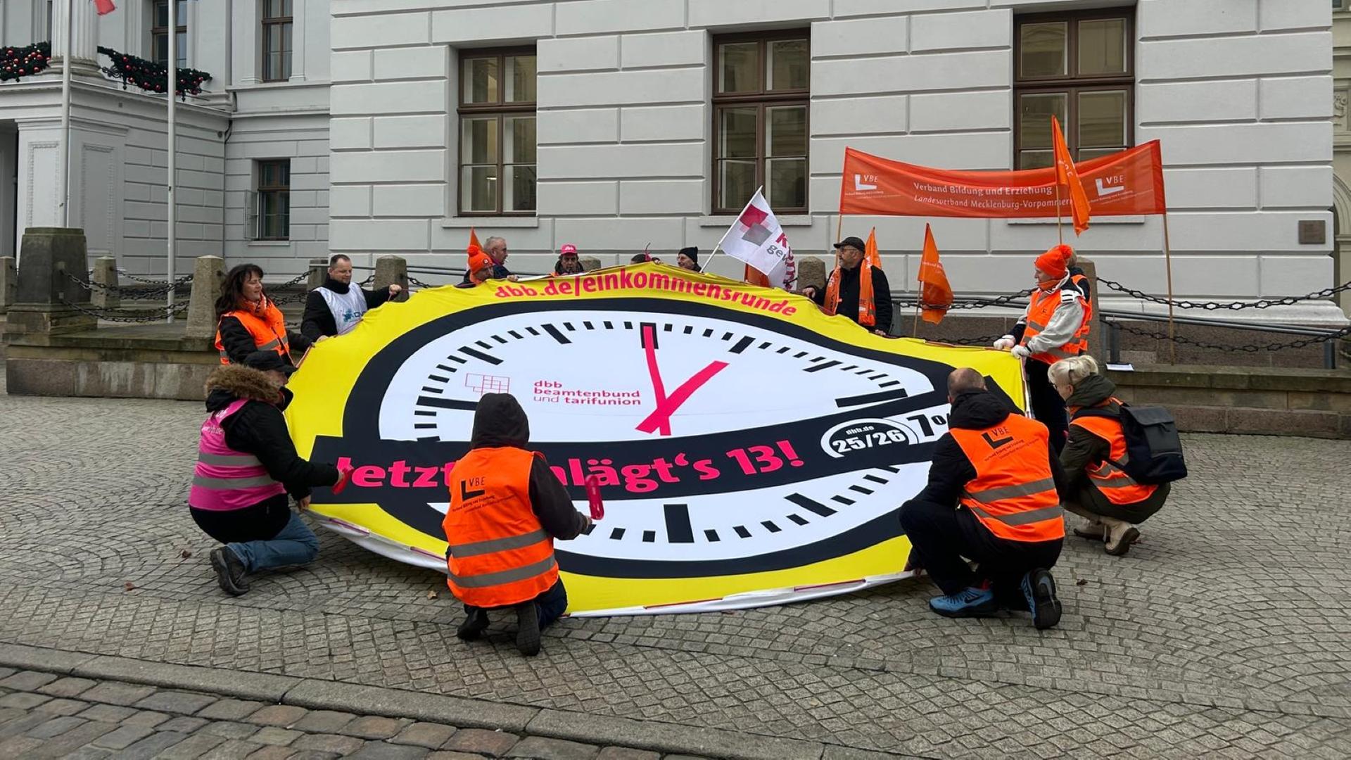 Protest: Sieben Prozent mehr Lohn im öffentlichen Dienst in MV gefordert