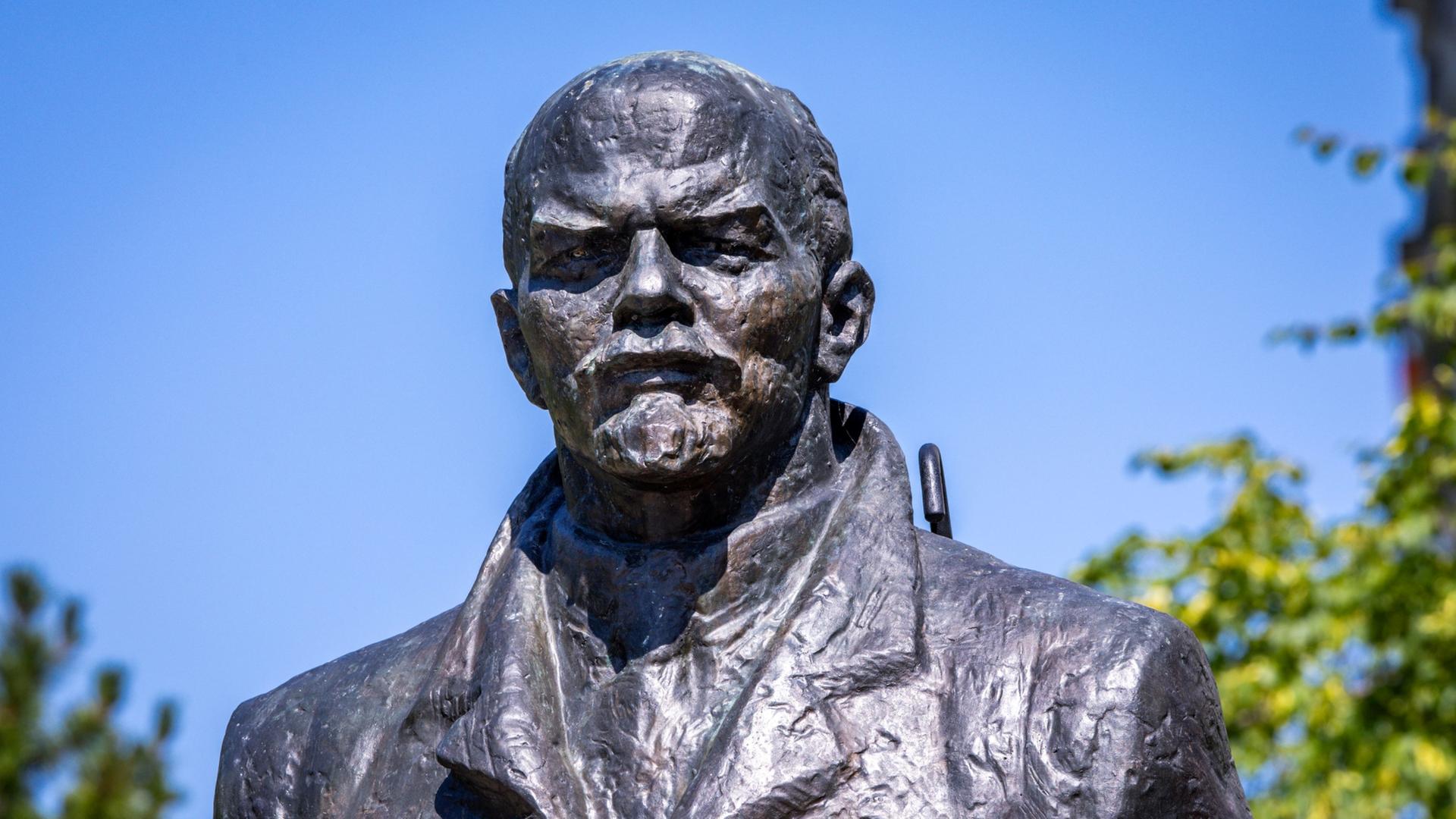 Offener Brief: Streit um Denkmalstatus für Schweriner Lenin-Statue