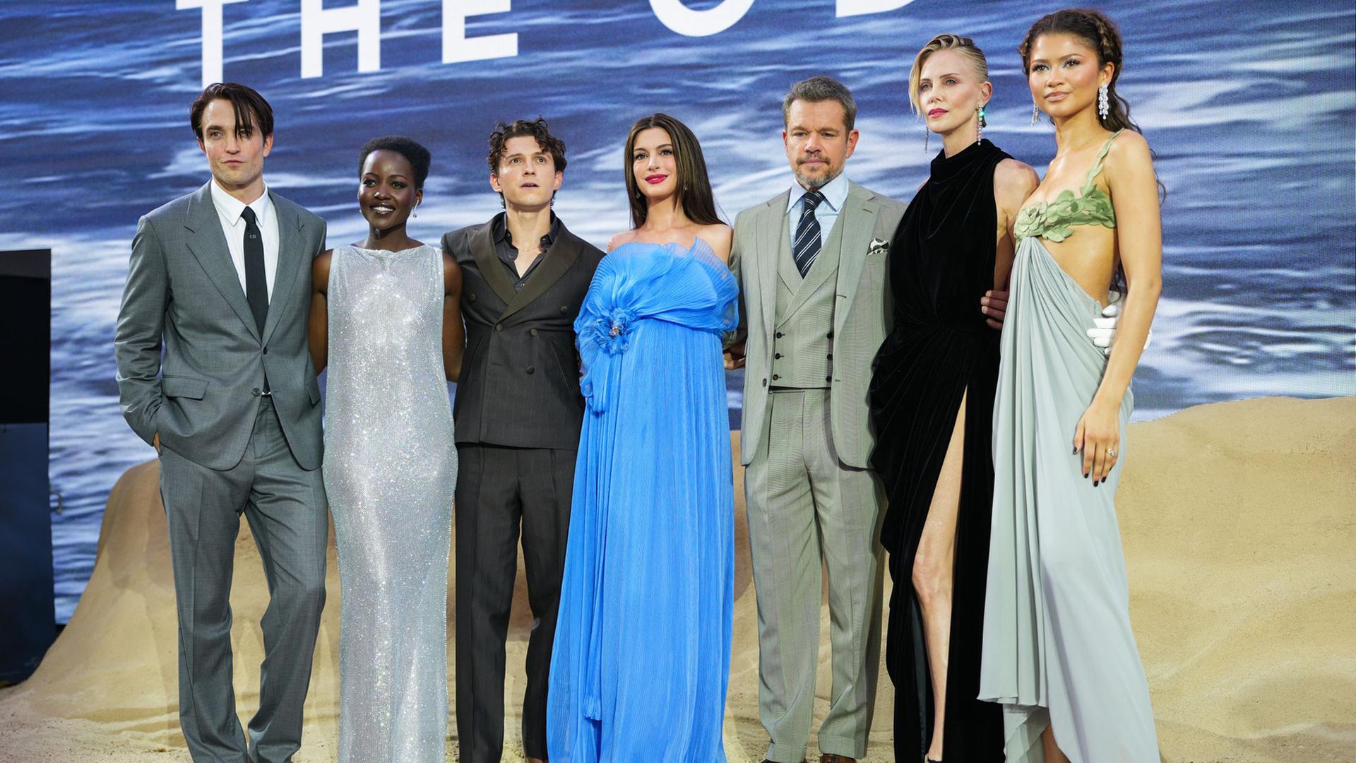  Lupita Nyong'o, Tom Holland, Anne Hathaway, Matt Damon, Charlize Theron und Zendaya kommen zur Premiere des Films «Die Odyssee» am Leicester Square in London. | Scott A Garfitt/Invision/AP/dpa +++ dpa-Bildfunk +
