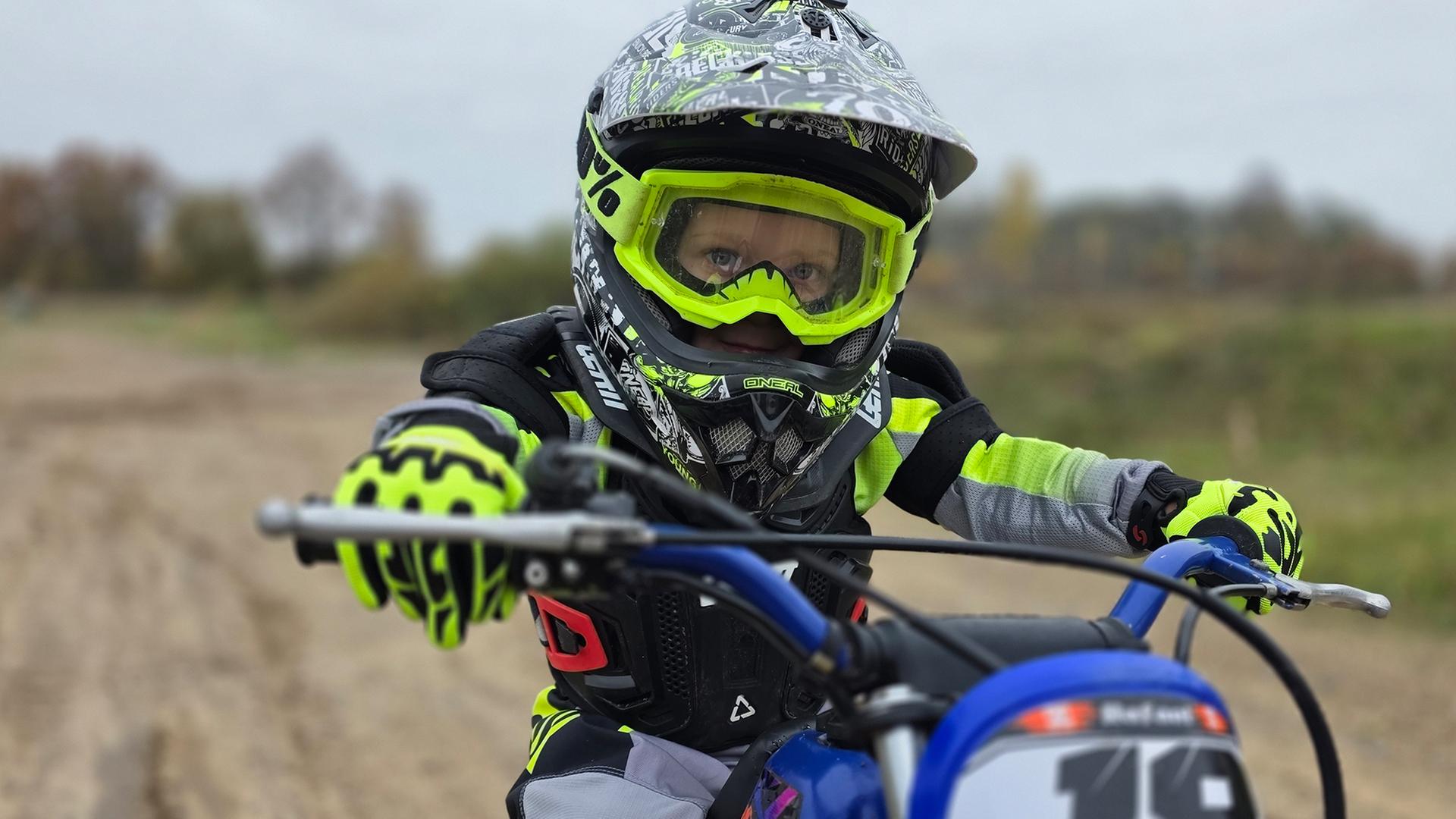 Dreijähriger Motocrosser aus SH geht auf TikTok viral