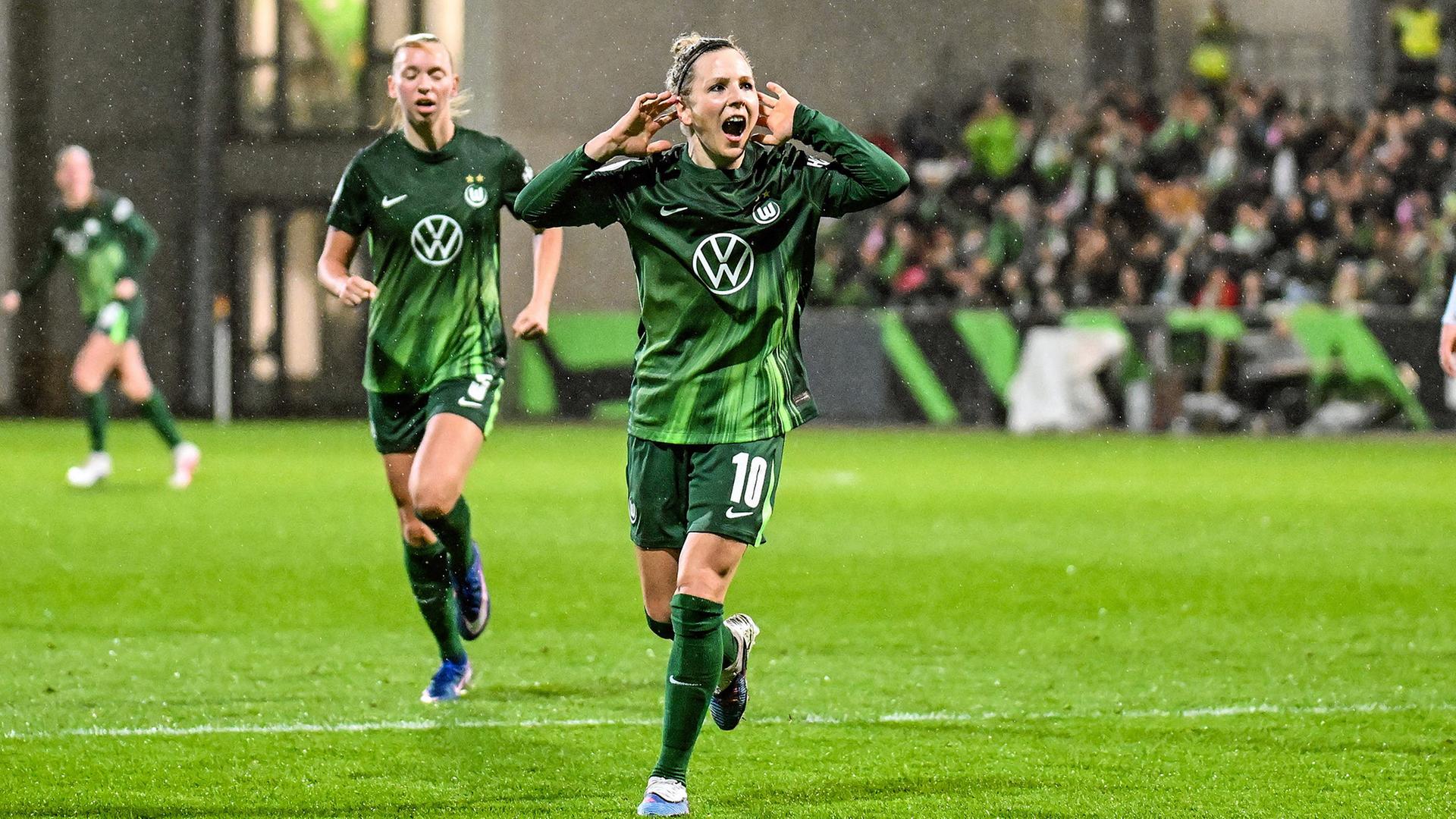 Wolfsburg Svenja Huth bejubelt ihren Treffer | Imago Images/Lobeca