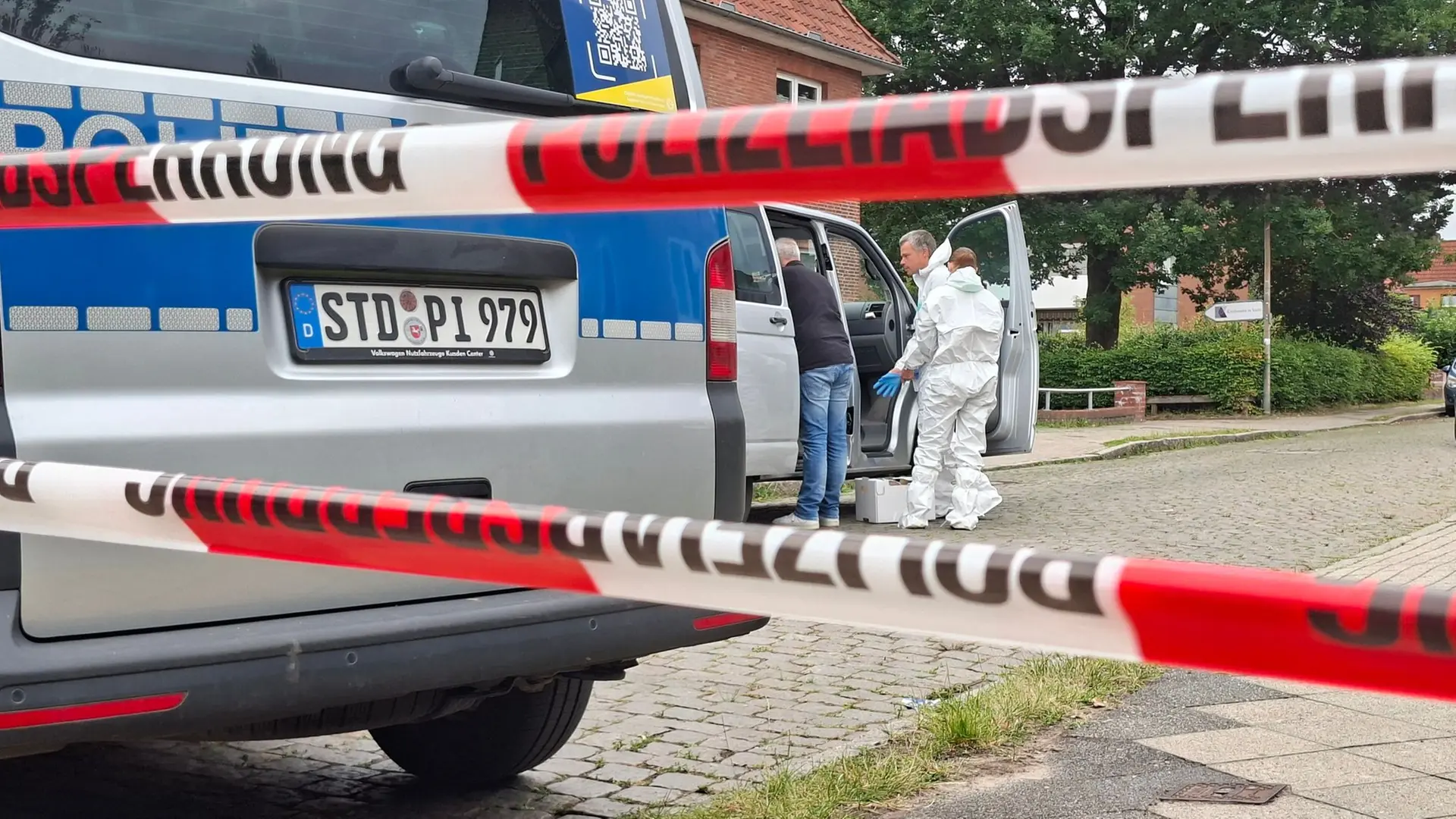 Stade: Waffe für 4.000 Euro in Berlin gekauft? Verdächtiger soll Tat geplant haben | NDR Recherche