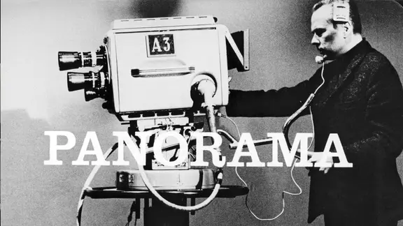 Panorama 60 Jahre: Ein Mann steht hinter einer Kamera, dazu der Schriftzug "Panorama"