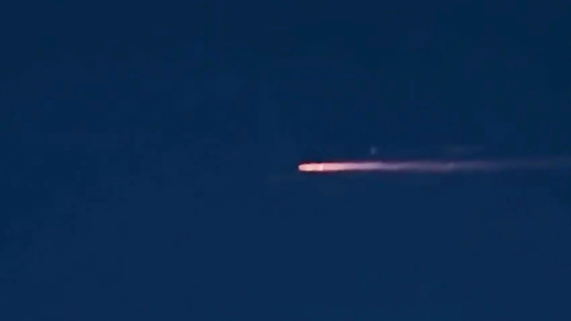 Ein Objekt verglüht am Himmel | NonstopNews