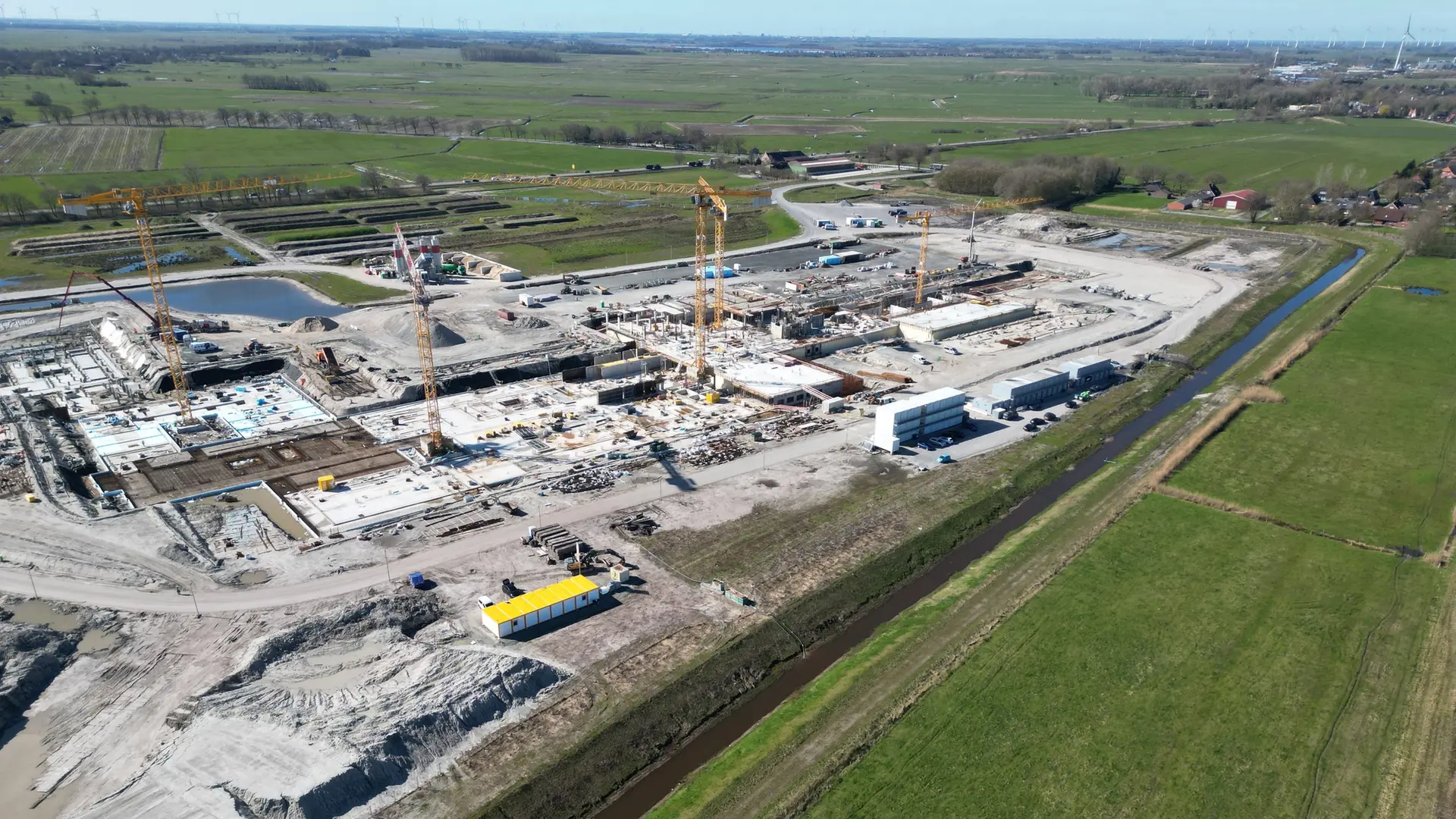 Umstrittene Zentralklinik in Ostfriesland: Grundstein wird gelegt