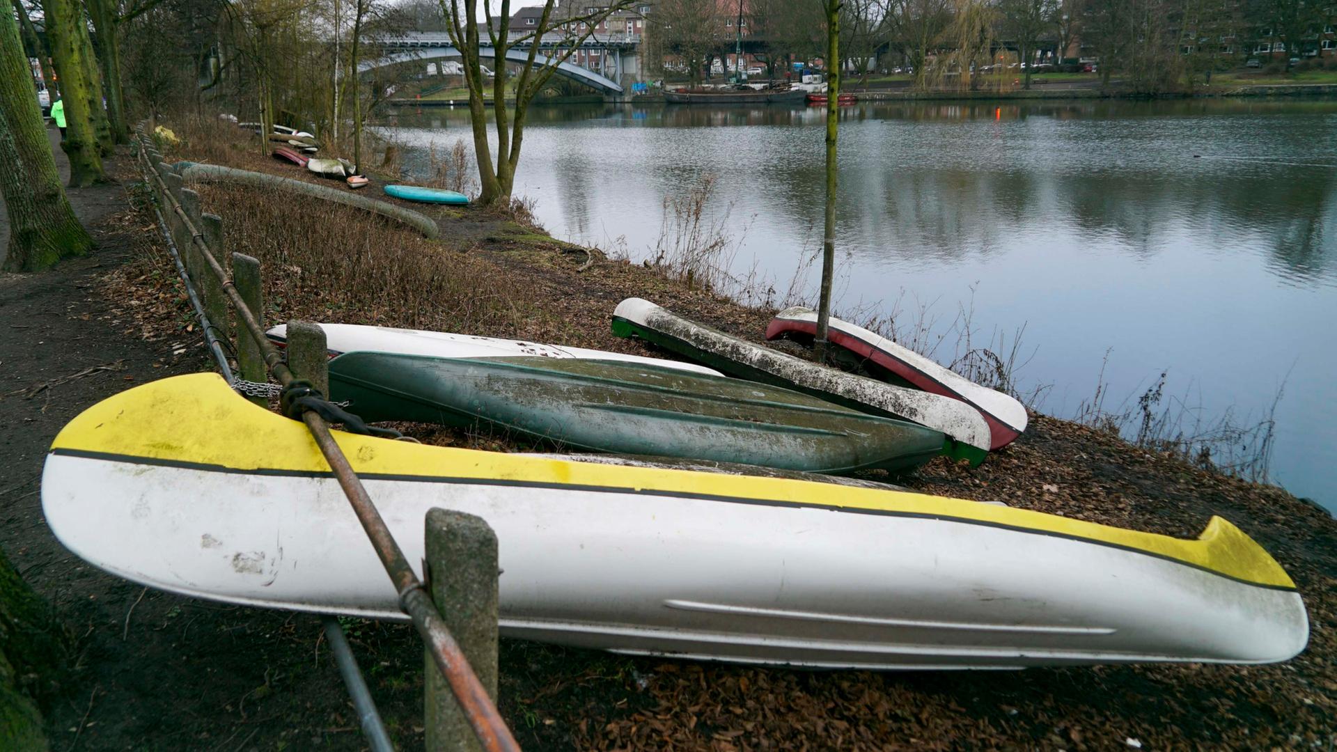 Schrottkanus an der Alster sollen beseitigt werden