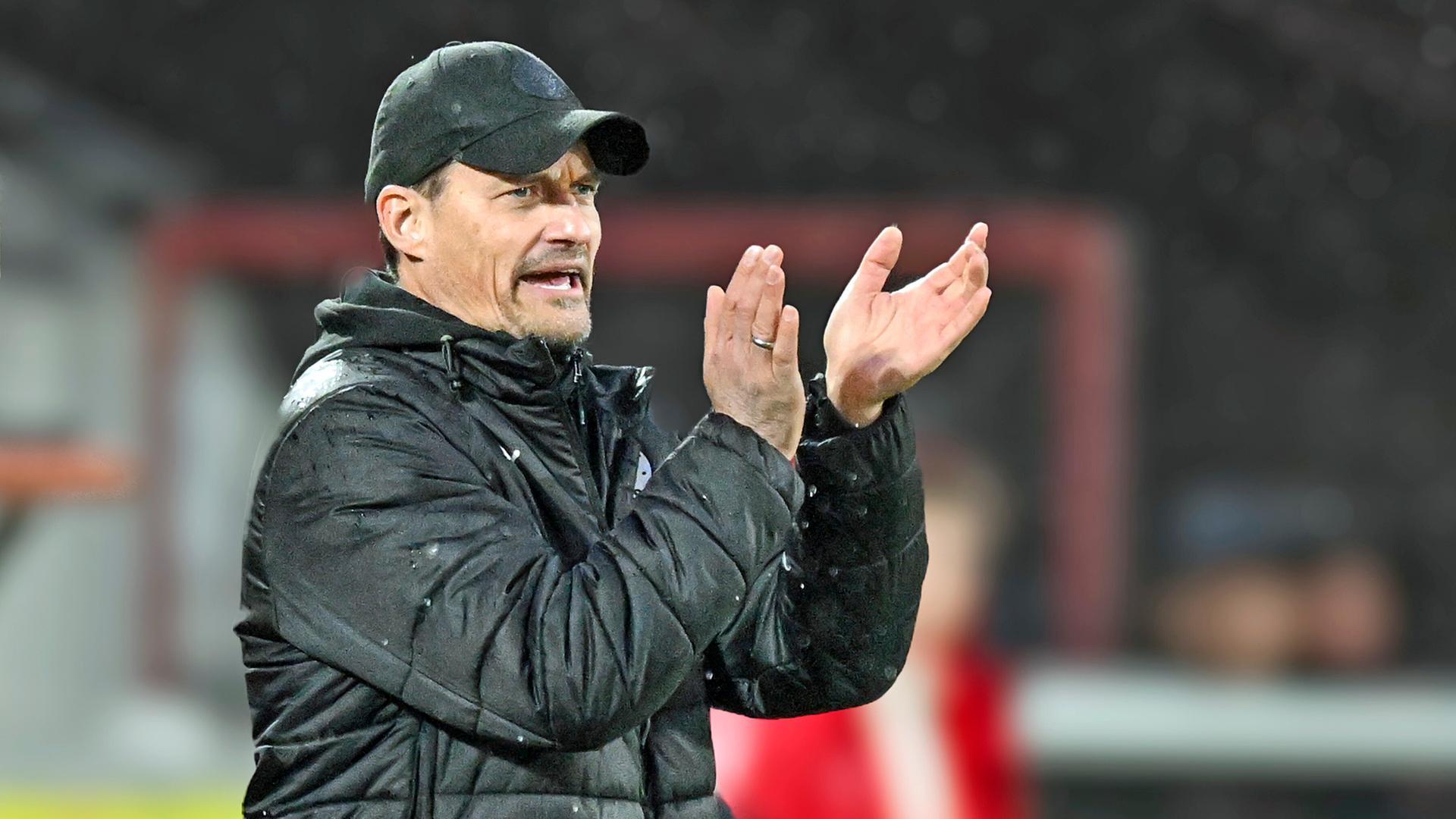 St. Paulis Trainer Alexander Blessin | picture alliance/pepphoto | Horst Mauelshagen